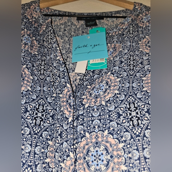 Faith & Zoe Blouse - Picture 5 of 5